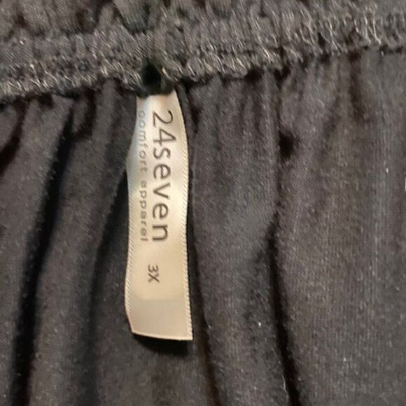 24Seven Comfort Apparel Black off the shoulder bell sleeves tunic, size 3X - Picture 4 of 5